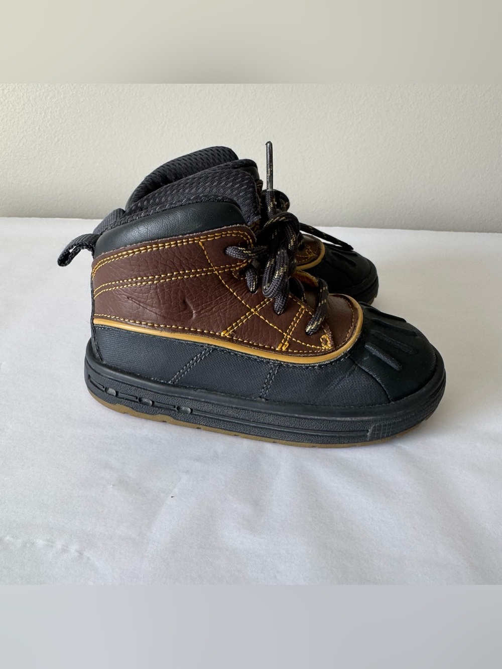 NIKE Size 7.5 Toddler Woodside Boots in Brown and Black